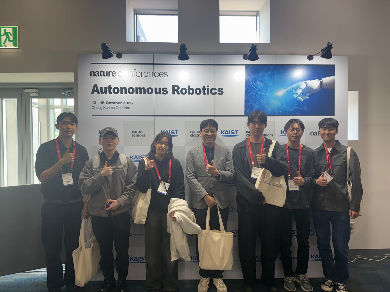 AIR Lab members with Prof. Hwang at Nature Conferences Autonomous Robotics 2026