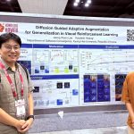 이정운 (왜 노란색이 아니지?) ICCV 하와이에서 교수님과 찰칵 !